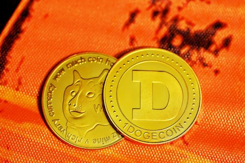 XRP价格低迷但分析师预测将迎来大幅上涨，或达两位数甚至百美元