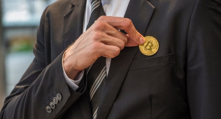 企业抢购比特币热潮！2025年净增持将超15万枚，矿工产量望尘莫及！